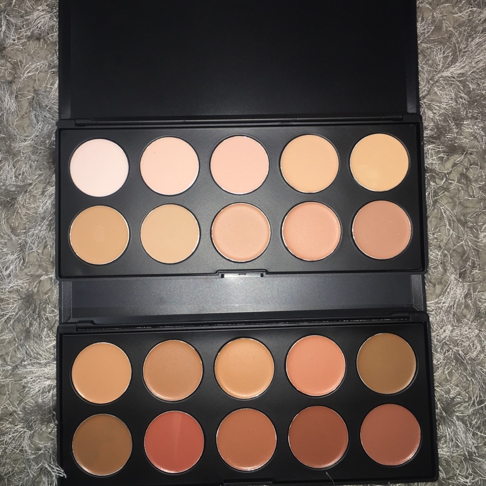 Foundation & concealer palettefor both some swatch